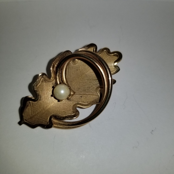 Gold Broach Jewelry - Vintage Broach